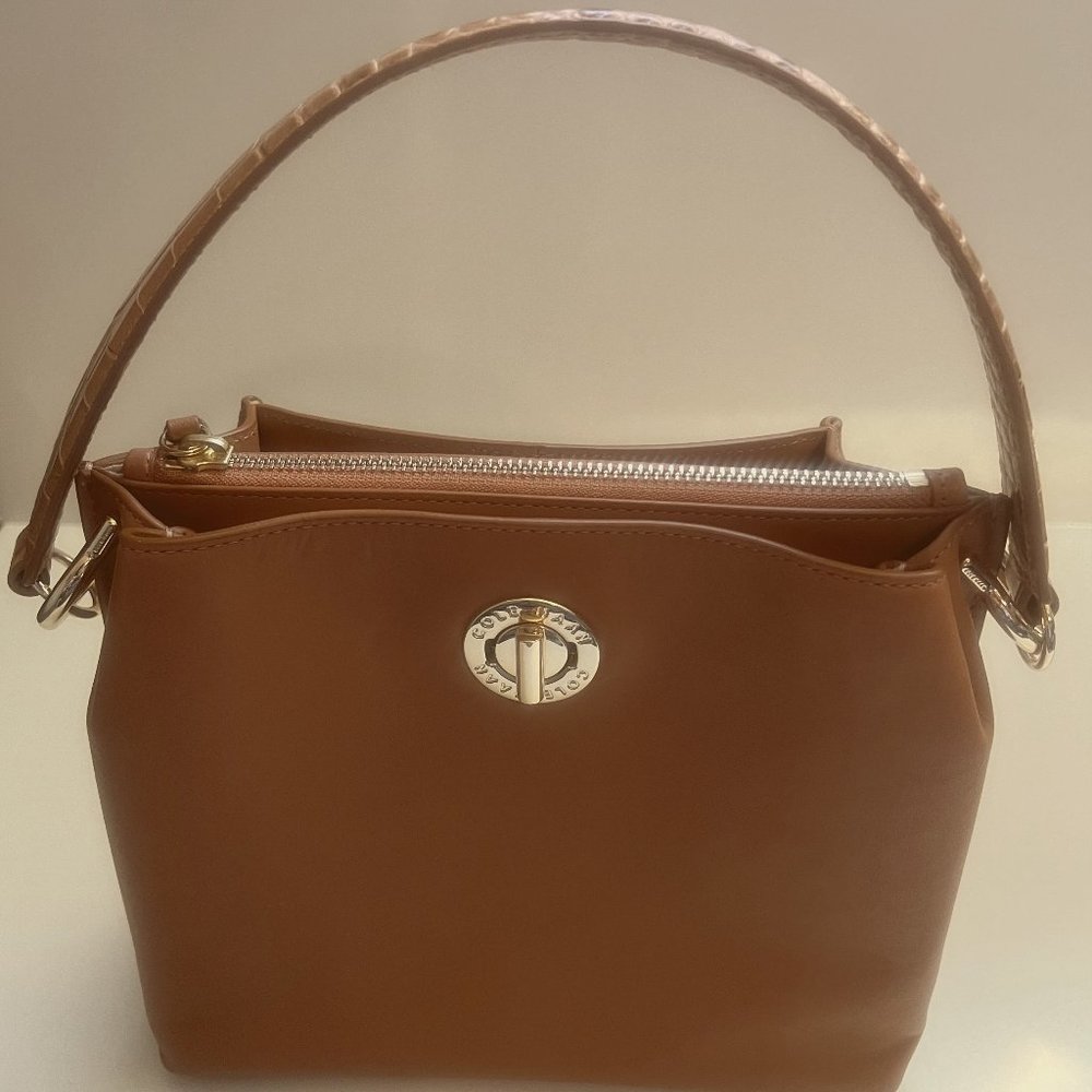 Cole Haan Women’s Turn Lock Bucket Bag Like BRAND NEW